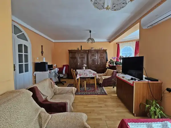 Eladó családi ház, Heves 5 szoba 200 m² 57.9 M Ft