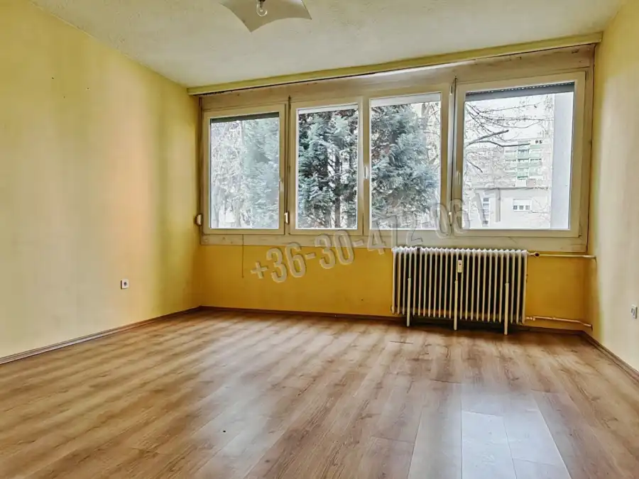 eladó panellakás, Eger