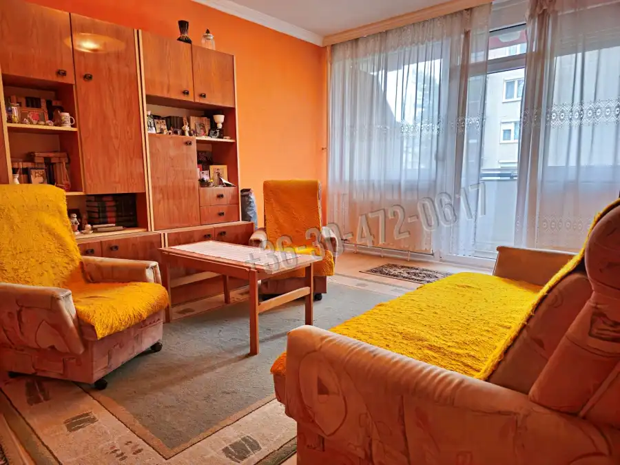 eladó panellakás, Eger