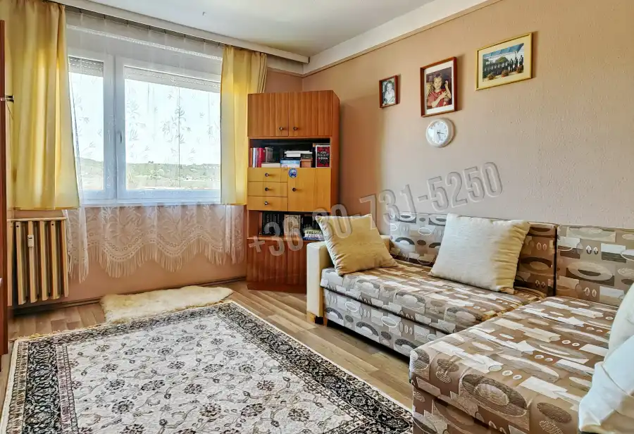 eladó panellakás, Eger